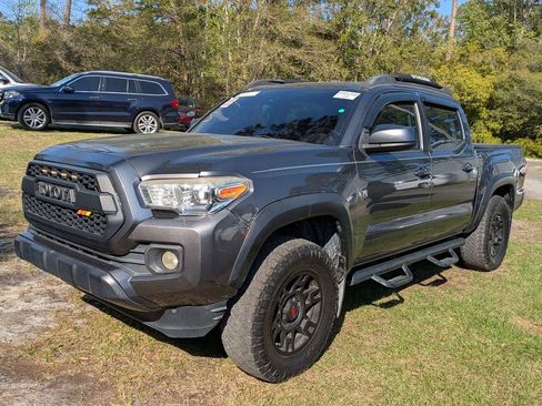 Used 2018 Toyota Tacoma SR w/ SR Convenience Package image 4