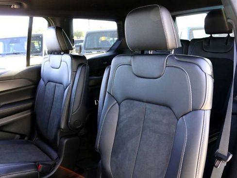 New 2025 Jeep Grand Cherokee L Laredo image 19