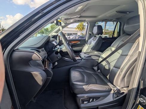 Used 2020 Cadillac Escalade Luxury w/ Escalade Sport Edition AWD/4WD image 9