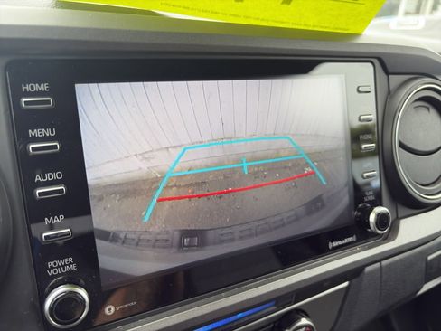 Used 2022 Toyota Tacoma TRD Sport image 19