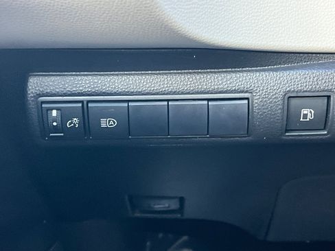 Certified 2021 Toyota Corolla LE image 32