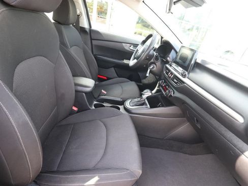 Used 2019 Kia Forte LXS FWD image 9