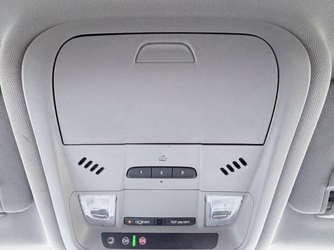 Used 2023 Chevrolet Equinox Premier image 15