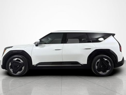 Used 2024 Kia EV9 Land AWD/4WD image 2