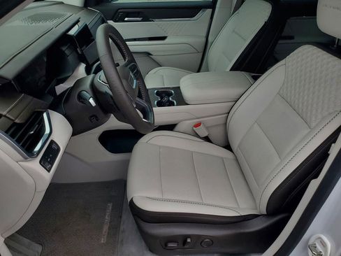 Certified 2025 GMC Acadia Denali FWD image 22