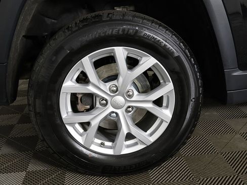 Used 2023 Jeep Grand Cherokee Limited AWD/4WD image 23