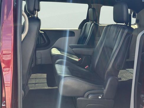 Used 2018 Dodge Grand Caravan SXT FWD image 16