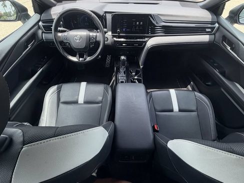 Used 2025 Toyota Camry SE w/ Convenience Package FWD image 12