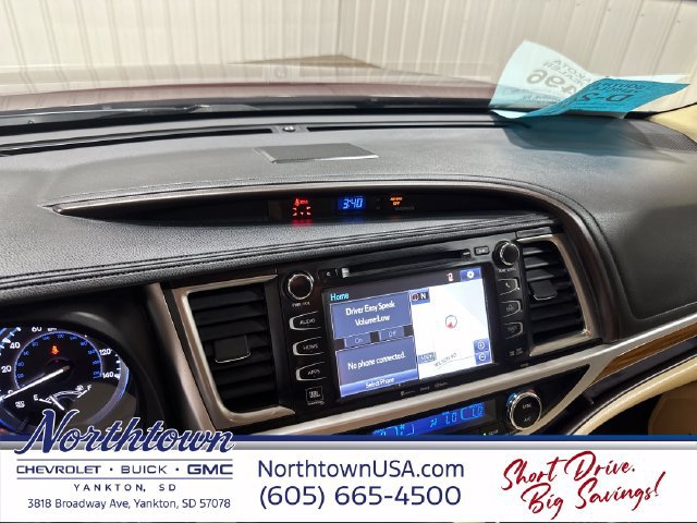 Used 2017 Toyota Highlander Limited AWD/4WD image 18