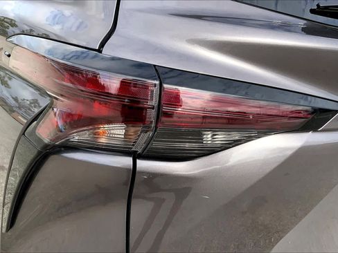 Used 2024 Toyota Sienna XLE image 27