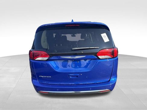 Used 2019 Chrysler Pacifica Touring-L FWD image 4