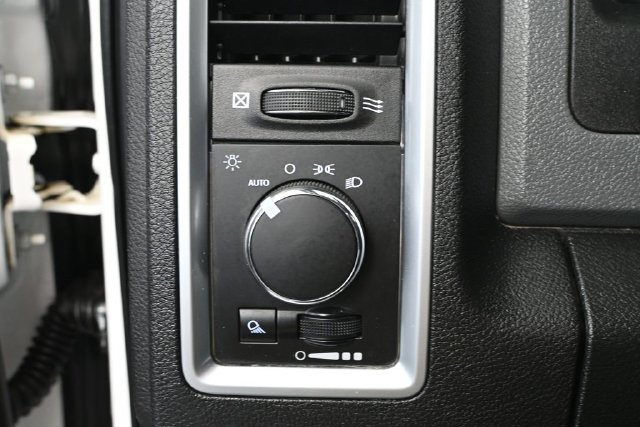 Used 2017 RAM 1500 Classic SLT AWD/4WD image 23