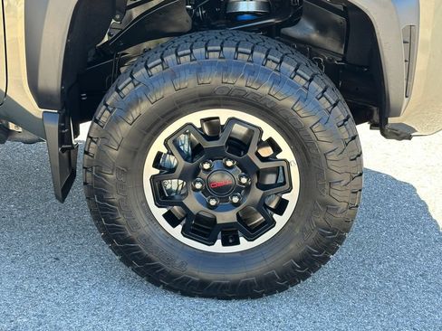 Used 2025 Toyota Tacoma TRD Off-Road AWD/4WD image 16