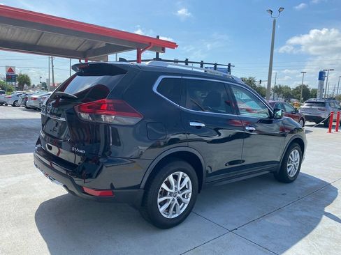 Used 2018 Nissan Rogue SV AWD/4WD image 4