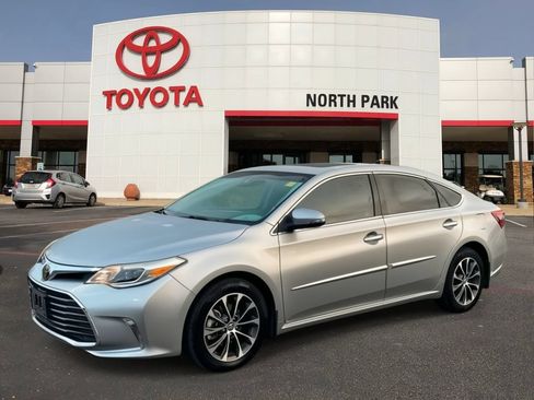 Used 2017 Toyota Avalon XLE Premium FWD image 1