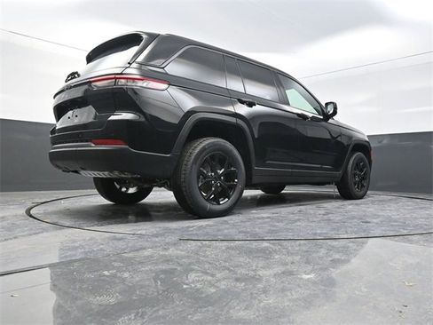 New 2026 Jeep Grand Cherokee Altitude image 23
