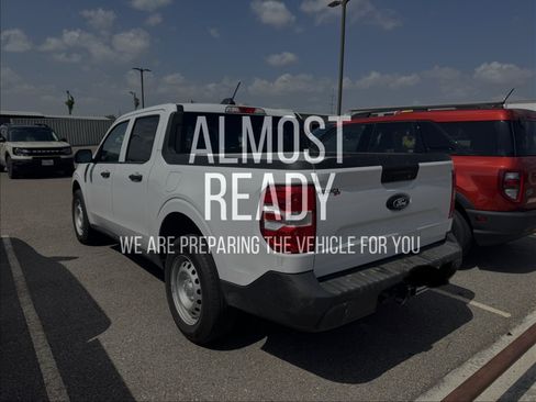Used 2025 Ford Maverick XL FWD image 3