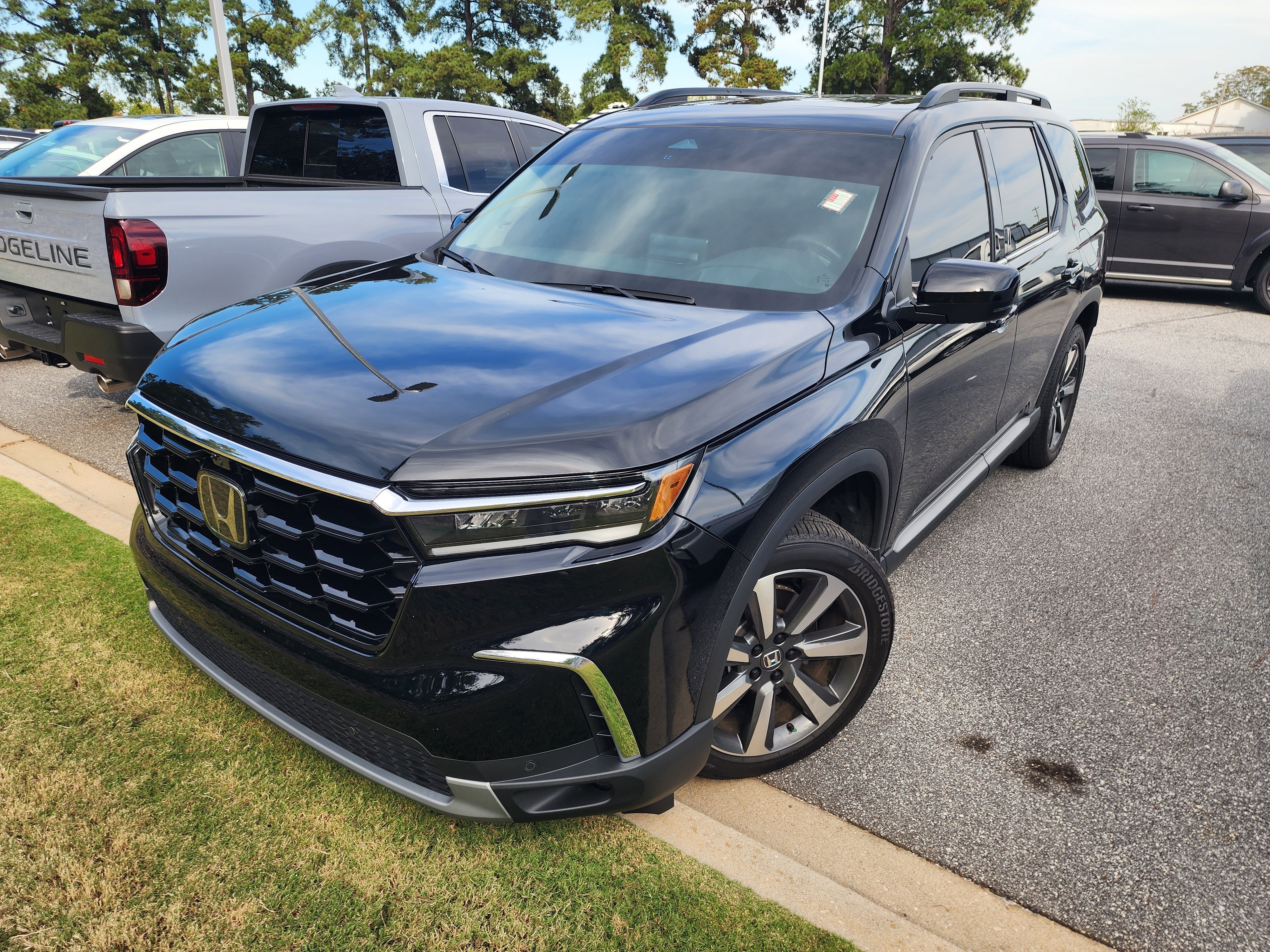 Certified 2025 Honda Pilot Elite image 3