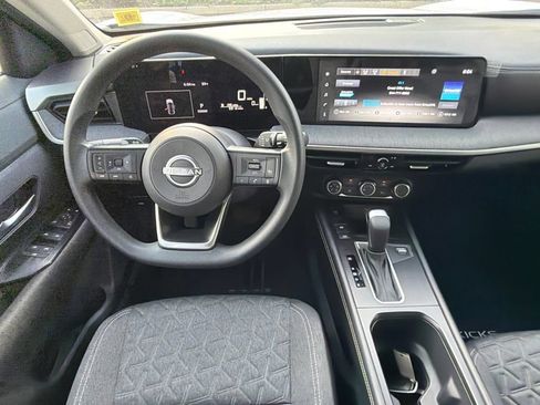 Used 2025 Nissan Kicks SV AWD/4WD image 23