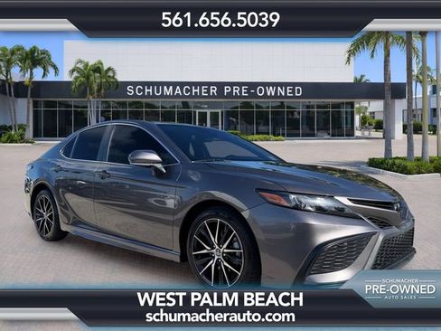 Used 2024 Toyota Camry SE w/ Convenience Package FWD image 1