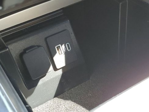 Certified 2022 Ford Explorer XLT w/ Equipment Group 202A image 24