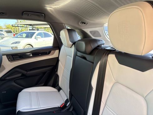 Certified 2025 Porsche Cayenne S image 31