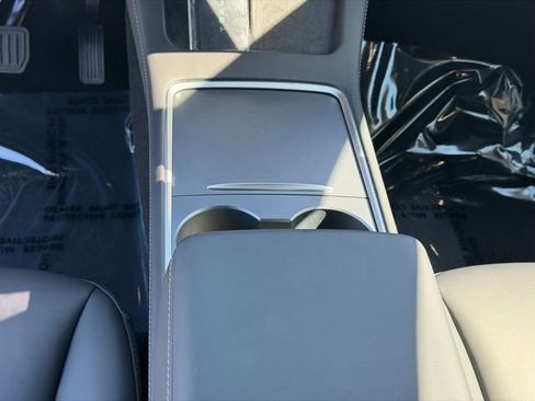 Used 2024 Tesla Model Y Long Range image 16