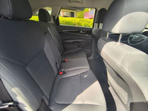 Used 2020 Kia Sorento S image 14