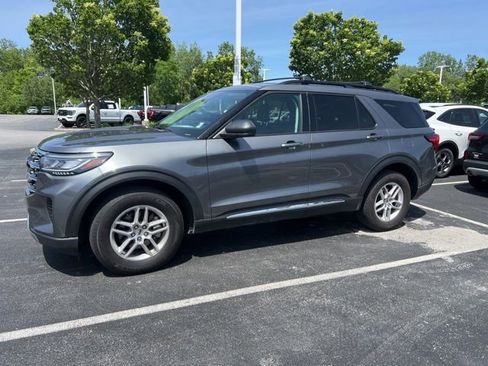 Used 2025 Ford Explorer Active AWD/4WD image 1