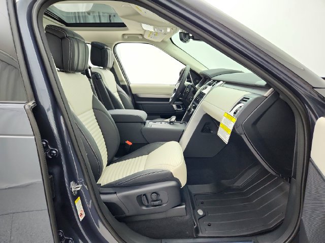 New 2026 Land Rover Discovery Limited Edition AWD/4WD image 18