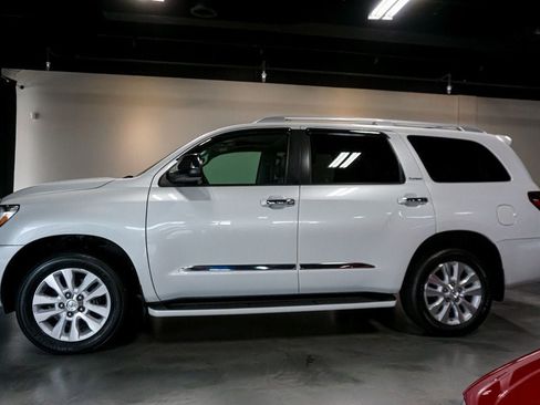 Used 2022 Toyota Sequoia Platinum AWD/4WD image 30