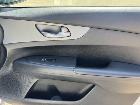 Used 2019 Kia Forte LXS FWD image 9