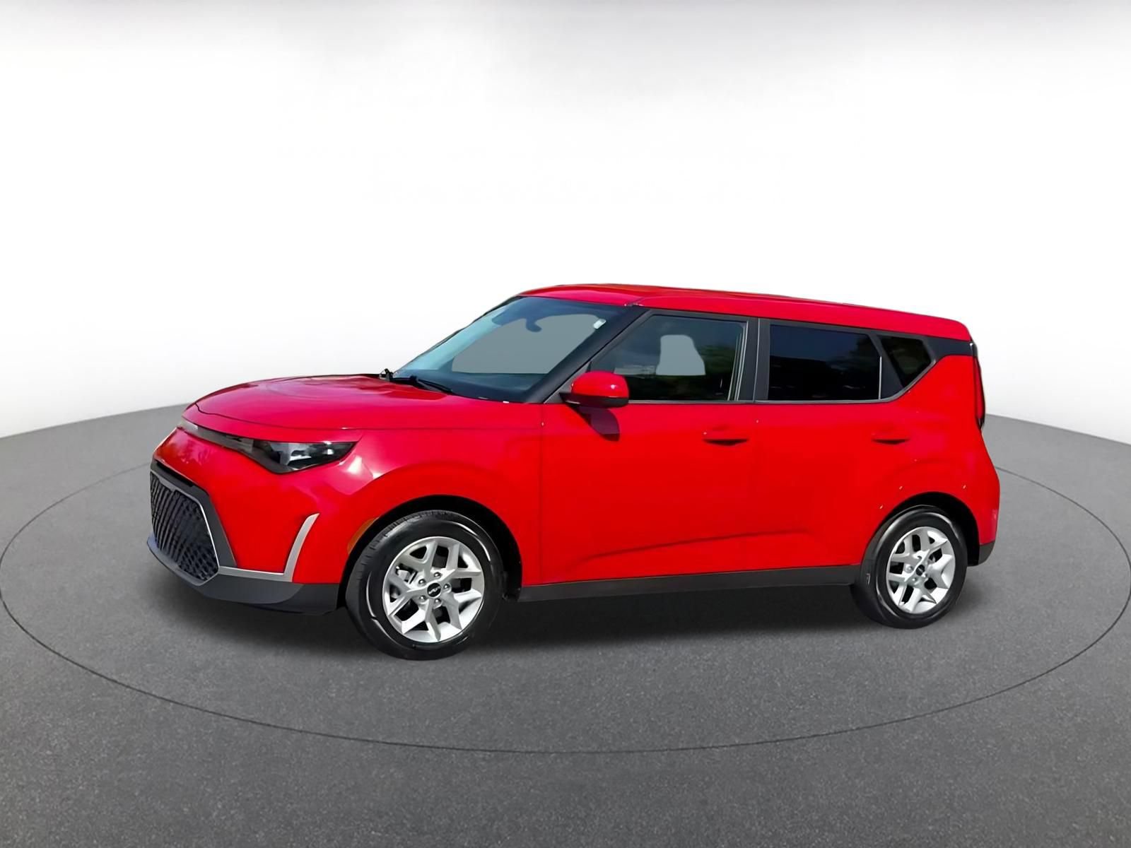 Used 2025 Kia Soul LX w/ LX Technology Package FWD image 6