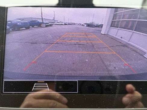 Used 2021 Chevrolet Malibu LS FWD image 2