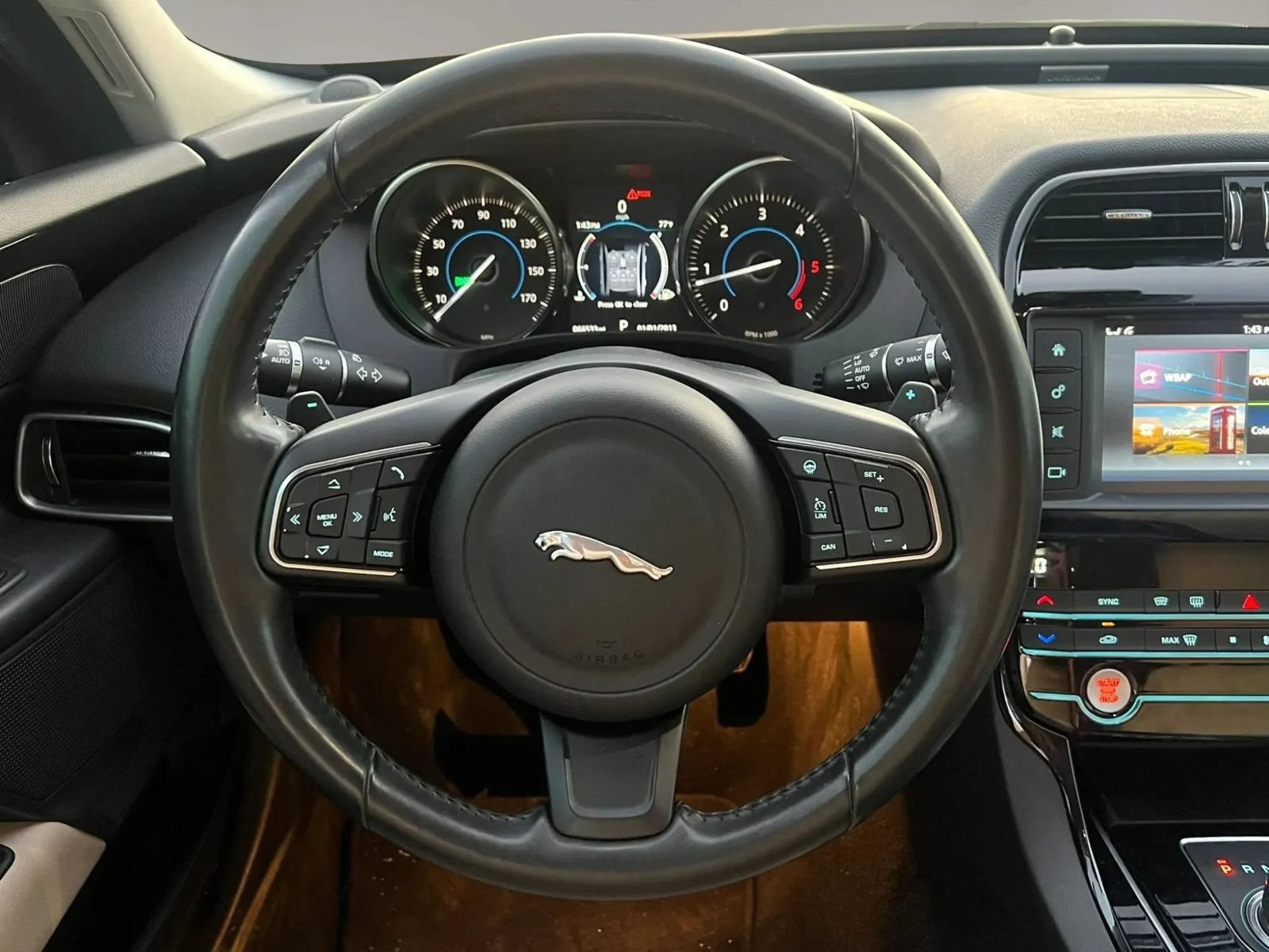Used 2017 Jaguar XE RWD image 22
