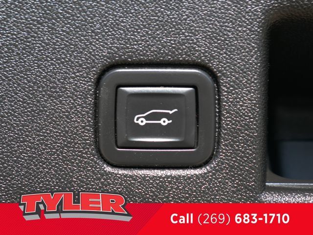 Used 2020 Chevrolet Equinox LT w/ Driver Convenience Package FWD image 18