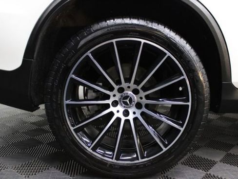 Used 2018 Mercedes-Benz GLC 300 4MATIC w/ AMG Line image 5