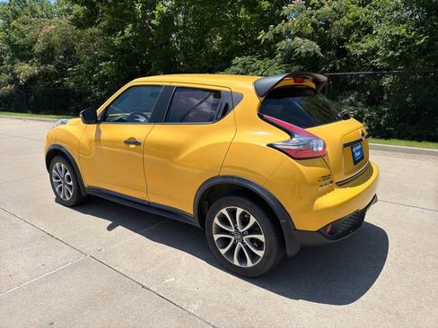 Used 2015 Nissan Juke S FWD image 3