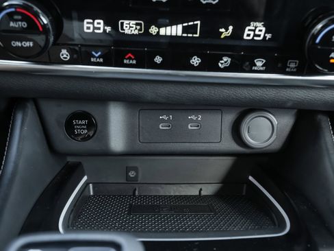 Used 2025 Nissan Rogue Platinum w/ Platinum Premium Package image 18