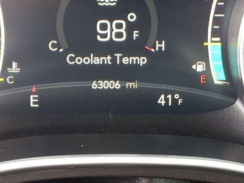 Certified 2022 Chrysler Pacifica Touring-L image 13