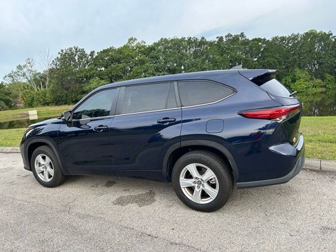 Used 2023 Toyota Highlander L FWD image 4