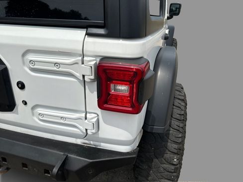 Used 2018 Jeep Wrangler Unlimited Rubicon w/ Dual Top Group AWD/4WD image 38