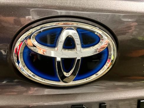 Certified 2024 Toyota Sienna LE image 28