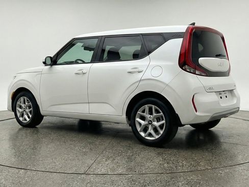 Used 2025 Kia Soul LX w/ LX Technology Package FWD image 6