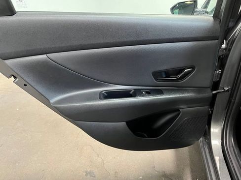 Used 2025 Hyundai Elantra Limited FWD image 16