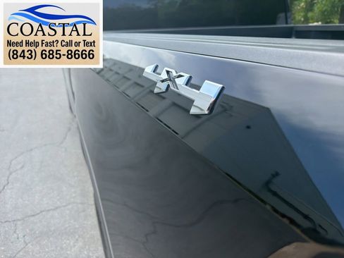 Used 2025 GMC Sierra 1500 SLT AWD/4WD image 9