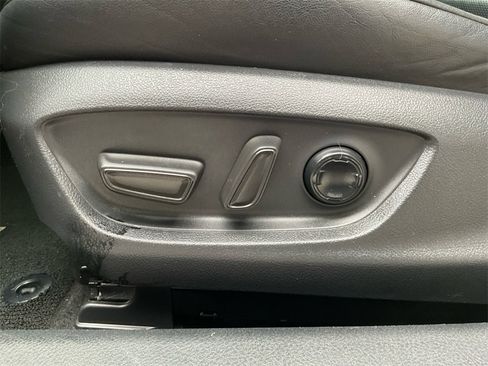 Used 2019 Toyota Avalon Touring image 30