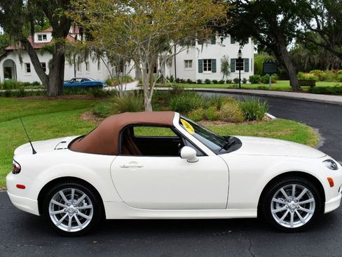 Used 2007 MAZDA MX-5 Miata Grand Touring w/ Premium Pkg image 37