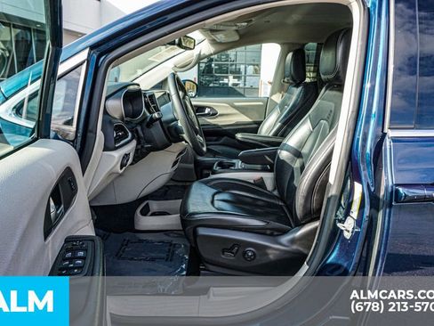 Used 2022 Chrysler Pacifica Touring-L image 19