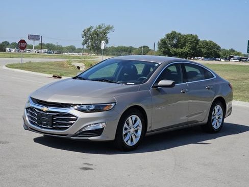 Used 2025 Chevrolet Malibu LT FWD image 3